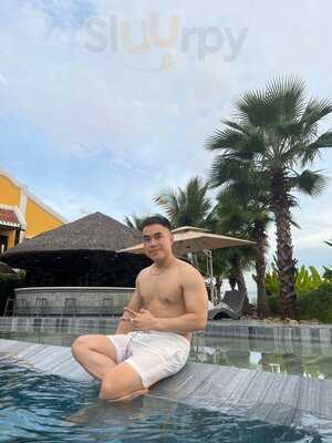 The Sail Restaurant & Bar