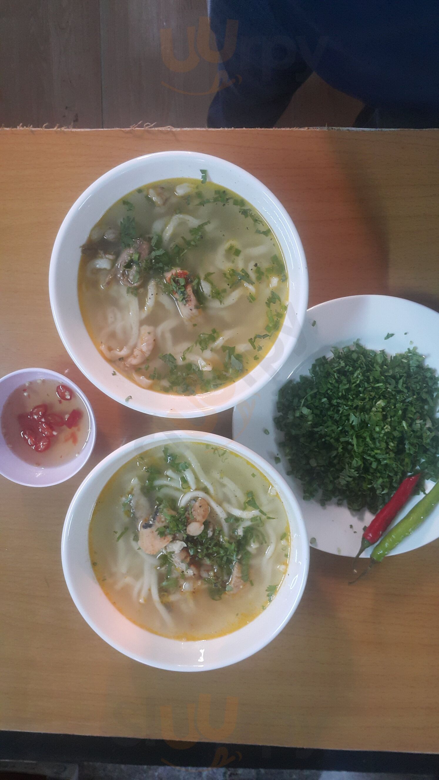 Tiệm Ăn Tiêu Tím