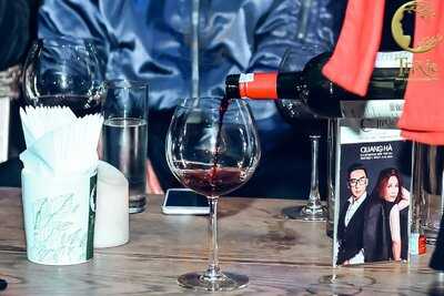 Trixie Cafe & Lounge