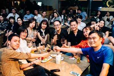 Trixie Cafe & Lounge