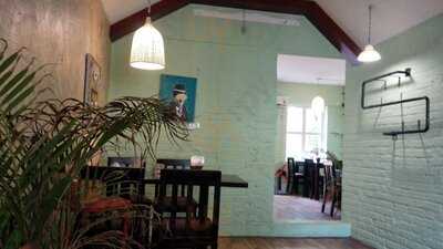 Tầng Trệt Cosmo Cafe