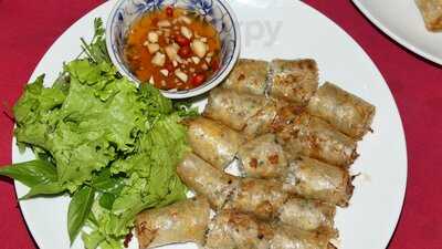 Nhà Hàng Bến Bạc