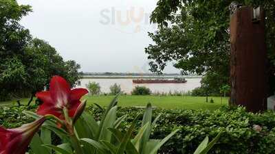 Nhà Hàng Bến Bạc