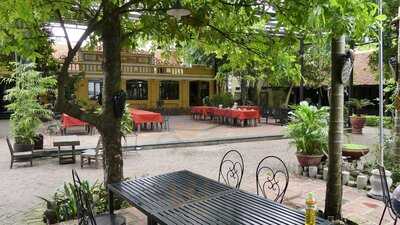 Nhà Hàng Bến Bạc