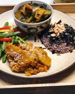 Zenith Vegan Restaurant & Cafe