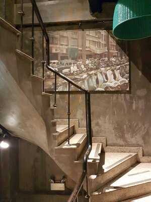 Nhà Hàng Hẻm Quán