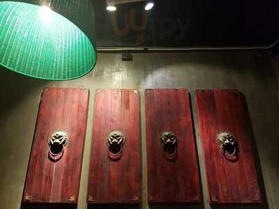 Nhà Hàng Hẻm Quán