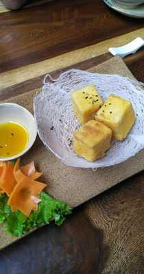 Half Full Bistro & Cafe