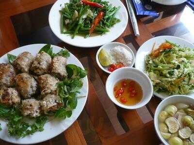 Tuấn Sơn - Cơm Việt Nam