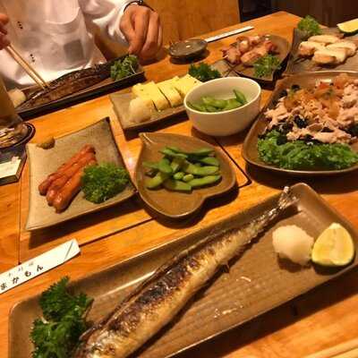 Nhà Hàng Lá Phong Đỏ