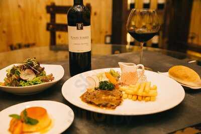 Nhà Hàng Hầm Rượu Vang Bulava 6