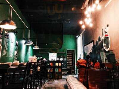 BỤi XuyÊn ViỆt Travel Pub & Coffee