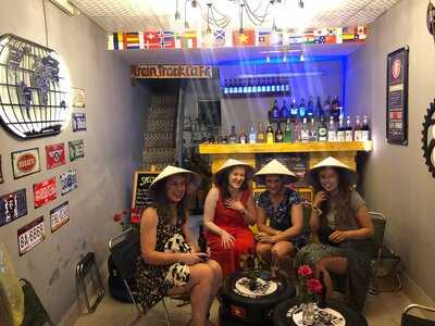 Ha Noi Train Track Pub & Coffee