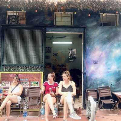 Ha Noi Train Track Pub & Coffee