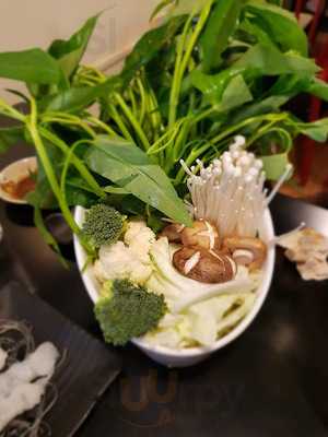 Lẩu Tôm Sen Đào