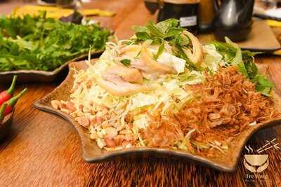 Nhà Hàng Tre Vàng