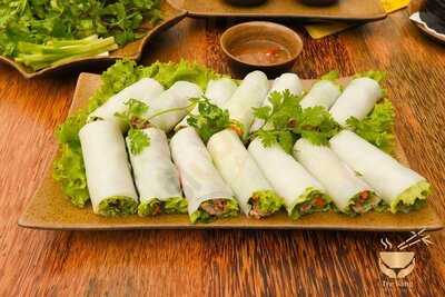 Nhà Hàng Tre Vàng