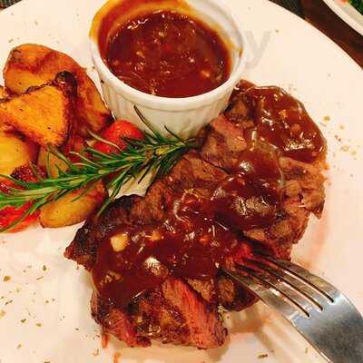 Sồi Đỏ - Pizza & Pasta - 10 Trương Hán Siêu