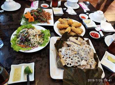 Nhà Hàng Sen Đầm Trị