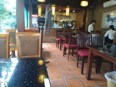 Nhà Hàng Vạn Tuế