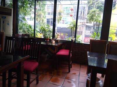 Nhà Hàng Vạn Tuế