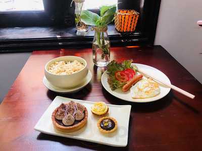 Floriane Cafe And Stay