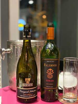 Le Cabaret Restaurant & Lounge