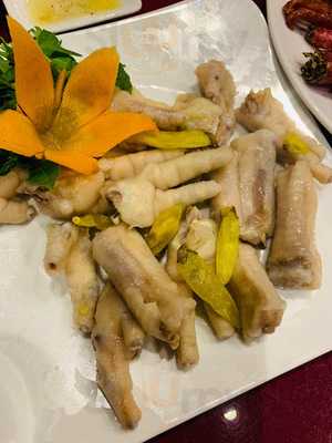 Le Cabaret Restaurant & Lounge