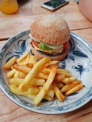 Shanti Cafe & Vegetarian