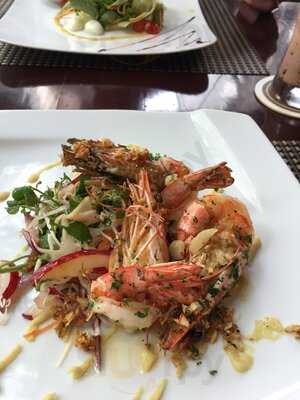 Nhà Hàng & Bar May