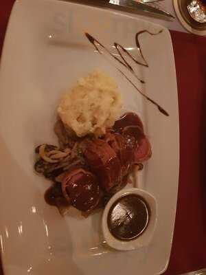 Nhà Hàng & Bar May