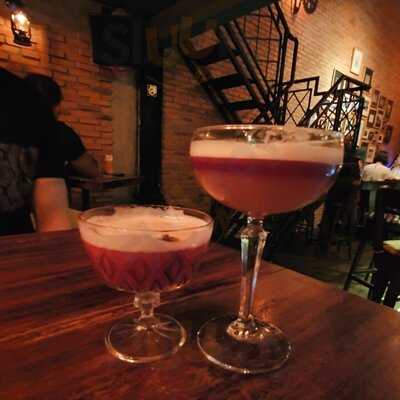 Nhà Hàng The Alley Cocktail Bar & Kitchen