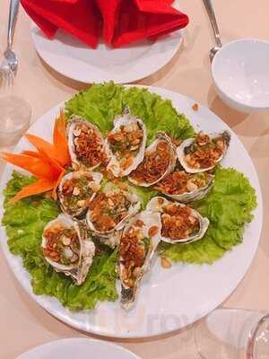 Nhà Hàng Hải Sản Nhà Đỏ