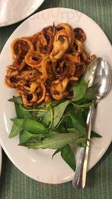 Nhà Hàng Hải Sản Nhà Đỏ