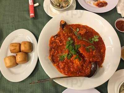 Nhà Hàng Hải Sản Nhà Đỏ