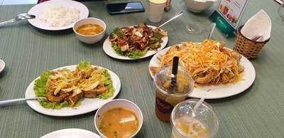 Nhà Hàng Hải Sản Nhà Đỏ