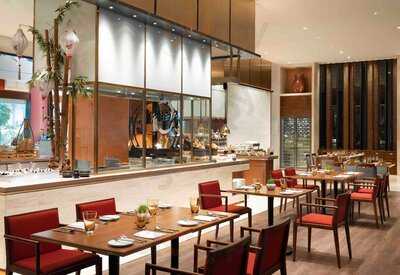 Nhà Hàng Saigon Café