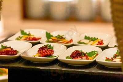 Nhà Hàng Saigon Café