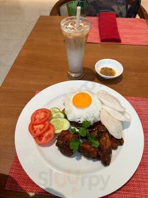 Nhà Hàng Saigon Café