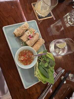 Nhà Hàng Vietnam House