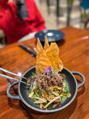 Nhà Hàng Vietnam House