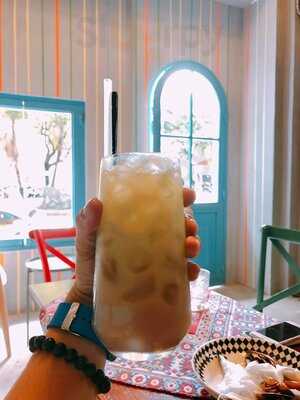 Hooga Cafe Restaurant & Lounge