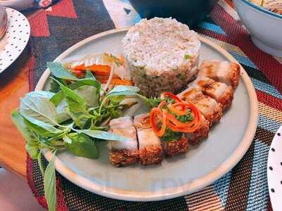 Hooga Cafe Restaurant & Lounge