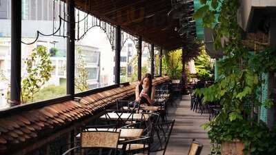 Cà Phê Cô Ba Đồng Khởi Rooftop