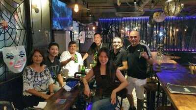 Nhà Hàng Changi Village