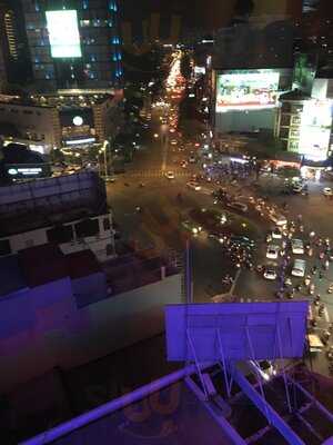 Nhà Hàng Xoay Hoàng Gia