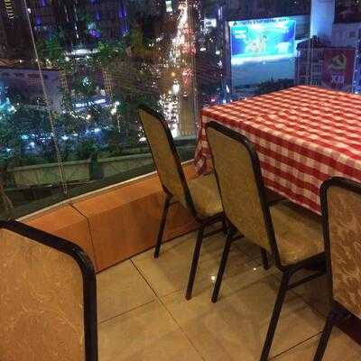 Nhà Hàng Xoay Hoàng Gia