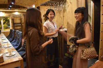 La Cave Wine Cellar And Fine Food