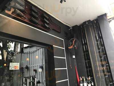 La Cave Wine Cellar And Fine Food