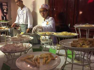 Nhà Hàng Hương Sen